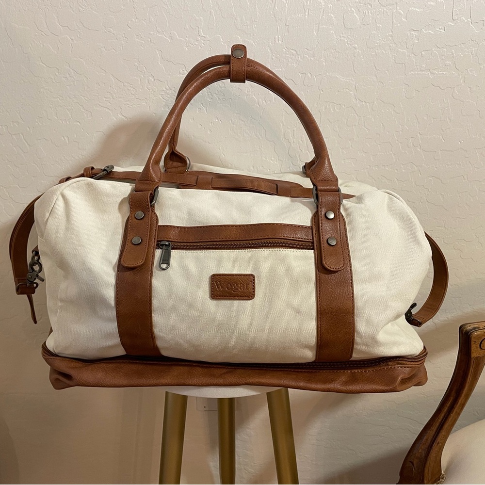 Elegant White and Brown Travel Bag